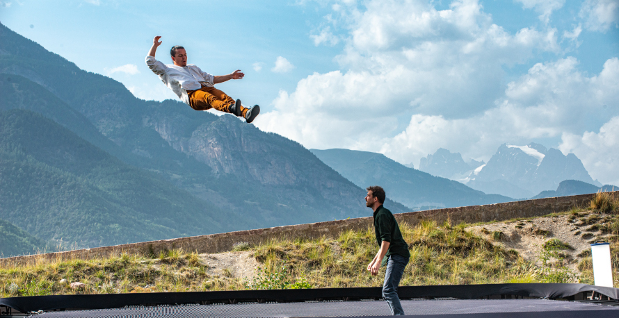 Cirque : Le poids des nuages