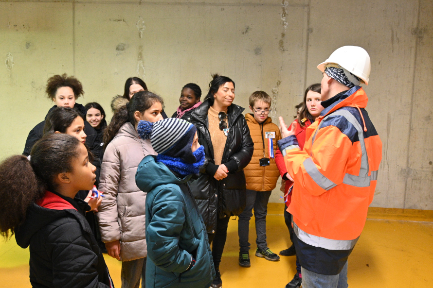 Les enfants du CCE visitent le SIAM