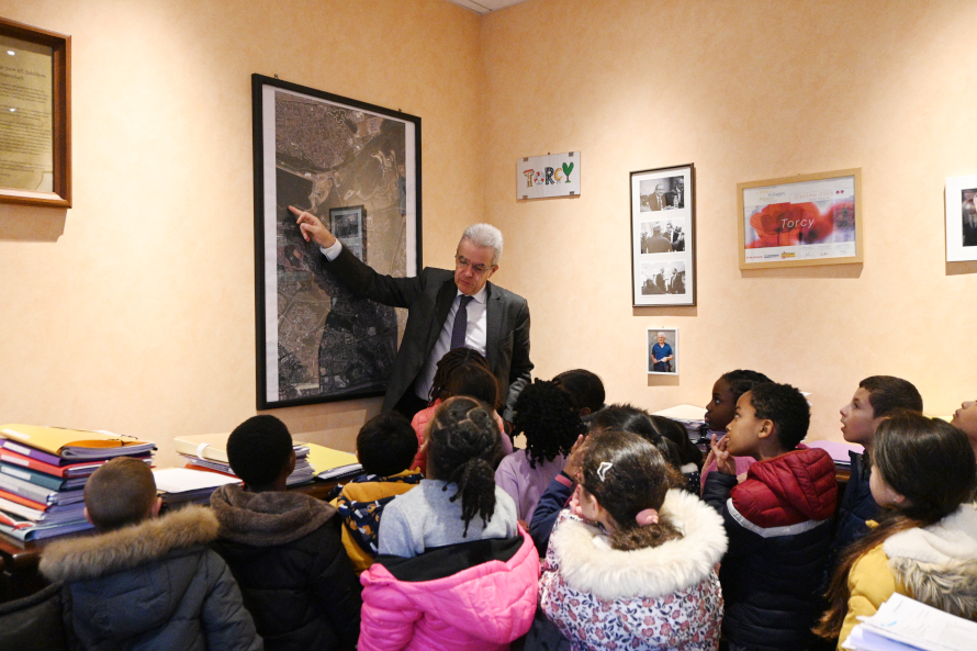 CP / CE1 de Georges Brassens visitent la mairie