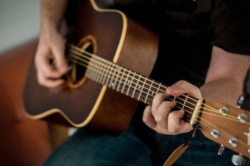 Inscriptions aux cours de guitare proposés par Corde au vent